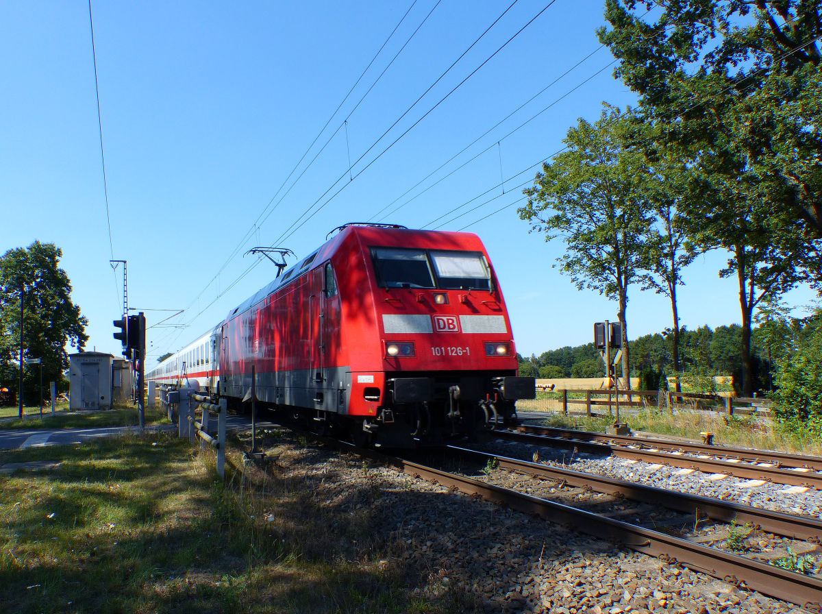 DB Lok 101 126-1 Bahn�bergang Devesstra�e, Salzbergen 23-07-2019.

DB loc 101 126-1 overweg Devesstra�e, Salzbergen 23-07-2019.