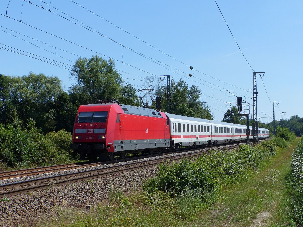 DB Lokomotive 101 016-4 Devesstra�e, Salzbergen 23-07-2019.

DB locomotief 101 016-4 Devesstra�e, Salzbergen 23-07-2019.
