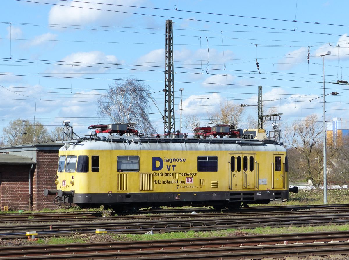 DB Netz Oberleitungsmesswagen 701 017-6 G�terbahnof Oberhausen West 12-03-2020.

DB Netz bovenleidingsmeetvoertuig 701 017-6  goederenstation Oberhausen West 12-03-2020.