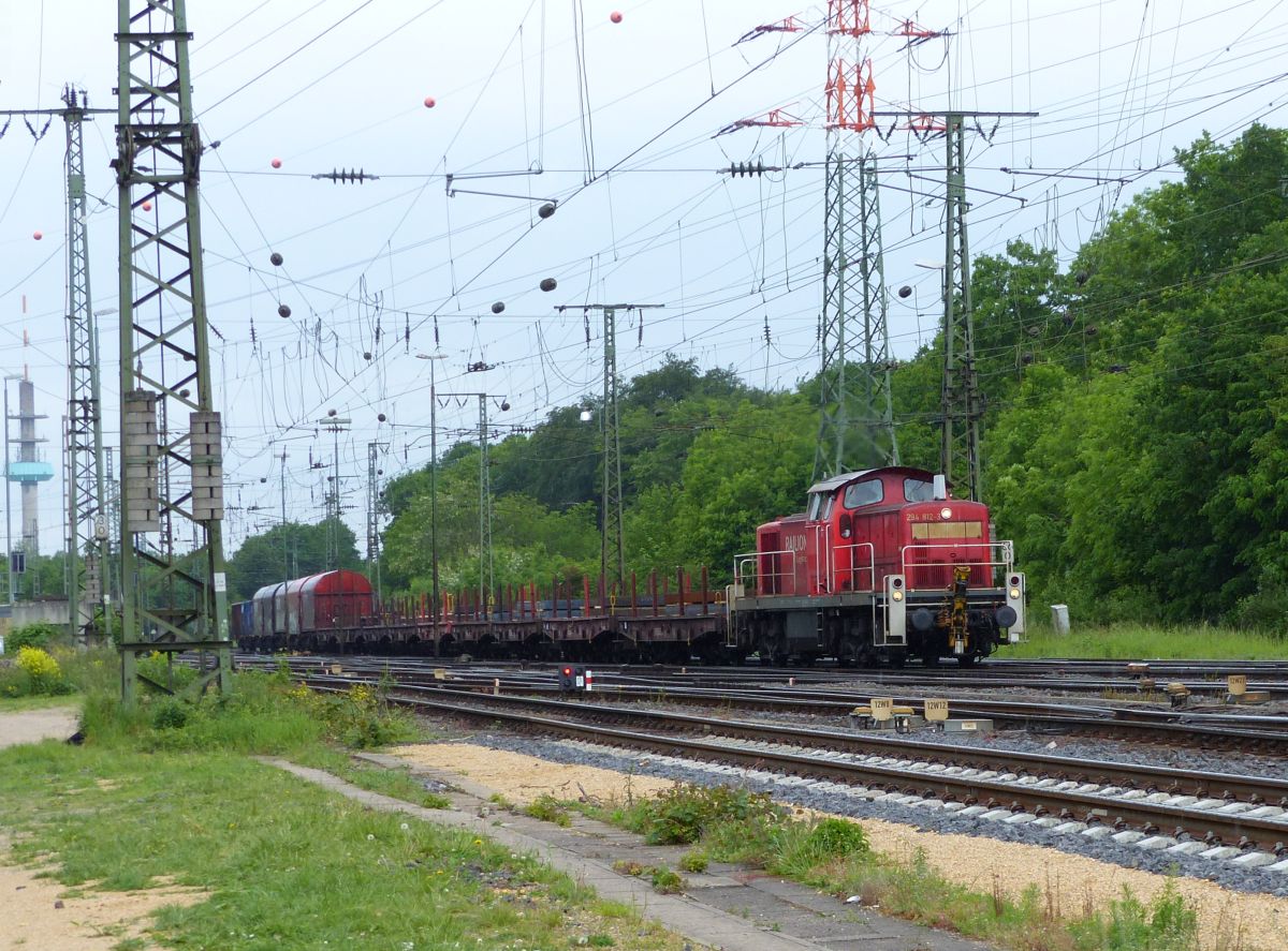 DB Schenker dieselloc 294 812-3 rangeerstation Gremberg, Porzer Ringstra�e, Keulen, 20-05-2016.

DB Schenker Diesellok 294 812-3 Rangierbahnhof Gremberg, Porzer Ringstra�e, K�ln, 20-05-2016.