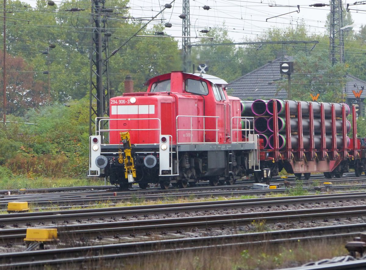 DB Schenker Dieselloc 294 906-3 G�terbanhof Oberhausen West 20-10-2016.

DB Schenker dieselloc 294 906-3 goederenstation Oberhausen West 20-10-2016.