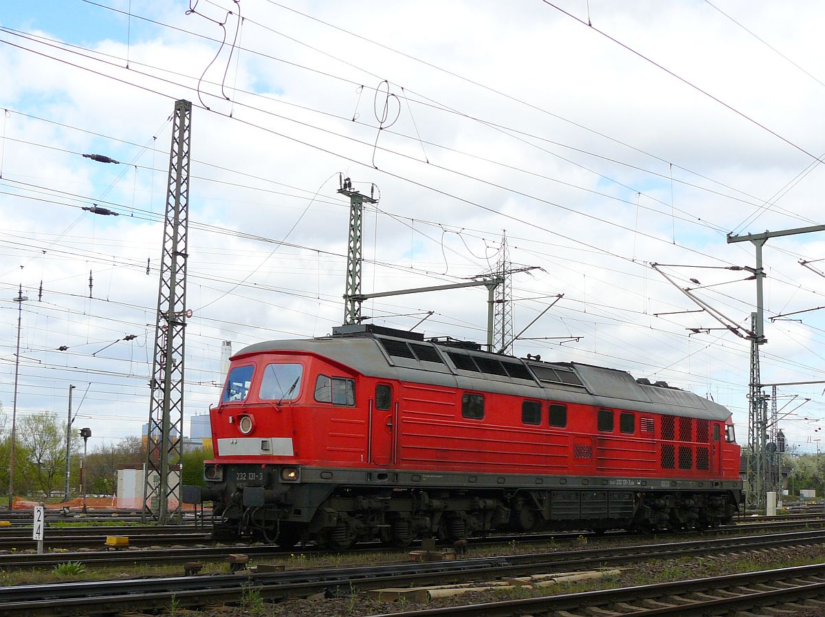 DB Schenker Diesellok 232 131-3 Oberhausen West 18-04-2015.

DB Schenker dieselloc 232 131-3 Oberhausen West 18-04-2015.