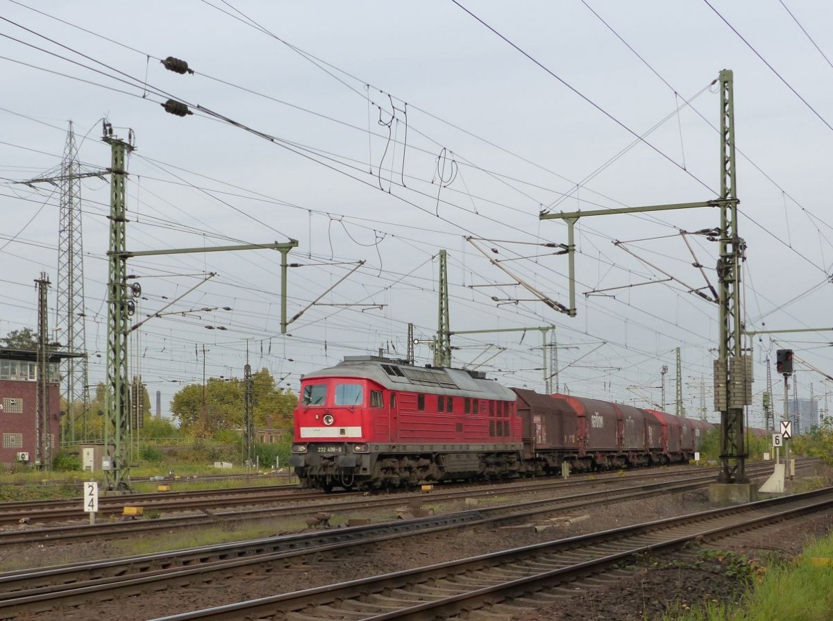 DB Schenker Diesellok 232 498-6 Oberhausen West 30-10-2015.

DB Schenker dieselloc 232 498-6 Oberhausen West 30-10-2015.