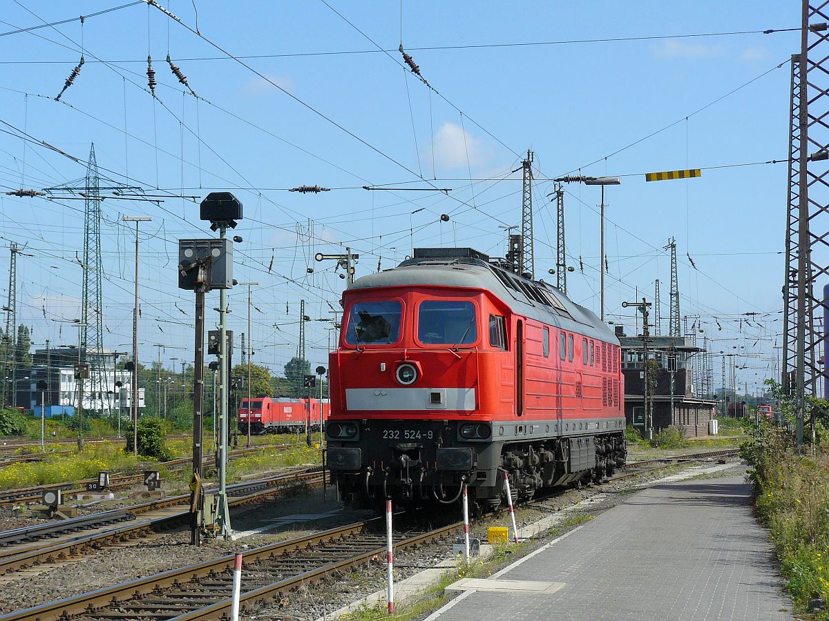 DB Schenker Diesellok 232 524-9 Oberhausen West 12-09-2014.

DB Schenker dieselloc 232 524-9 Oberhausen West 12-09-2014.