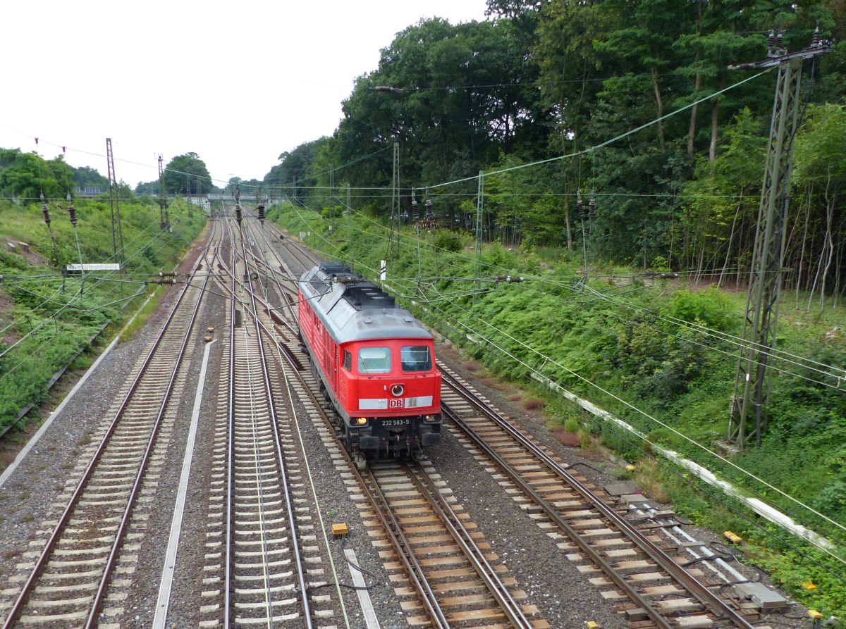 DB Schenker Diesellok 232 583-5 Abzweig Lotharstrasse, Forsthausweg, Duisburg 08-07-2016.

DB Schenker dieselloc 232 583-5 Abzweig Lotharstrasse, Forsthausweg, Duisburg 08-07-2016.