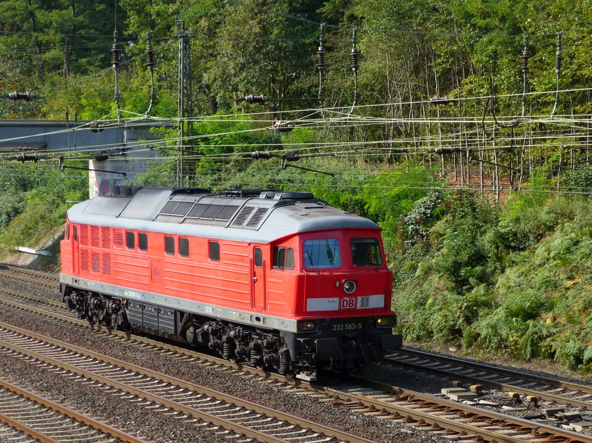 DB Schenker Diesellok 232 583-5 Abzweig Lotharstrasse / Forsthausweg, Duisburg 22-09-2016.

DB Schenker dieselloc 232 583-5 Abzweig Lotharstrasse / Forsthausweg, Duisburg 22-09-2016.