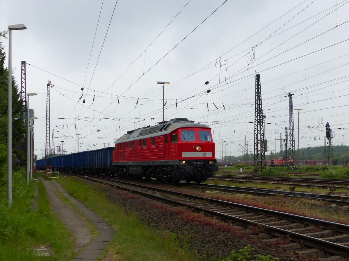 DB Schenker Diesellok 232 669-2 G�terbahnhof Oberhausen West 20-05-2016.

DB Schenker dieselloc 232 669-2 goederenstation Oberhausen West 20-05-2016.