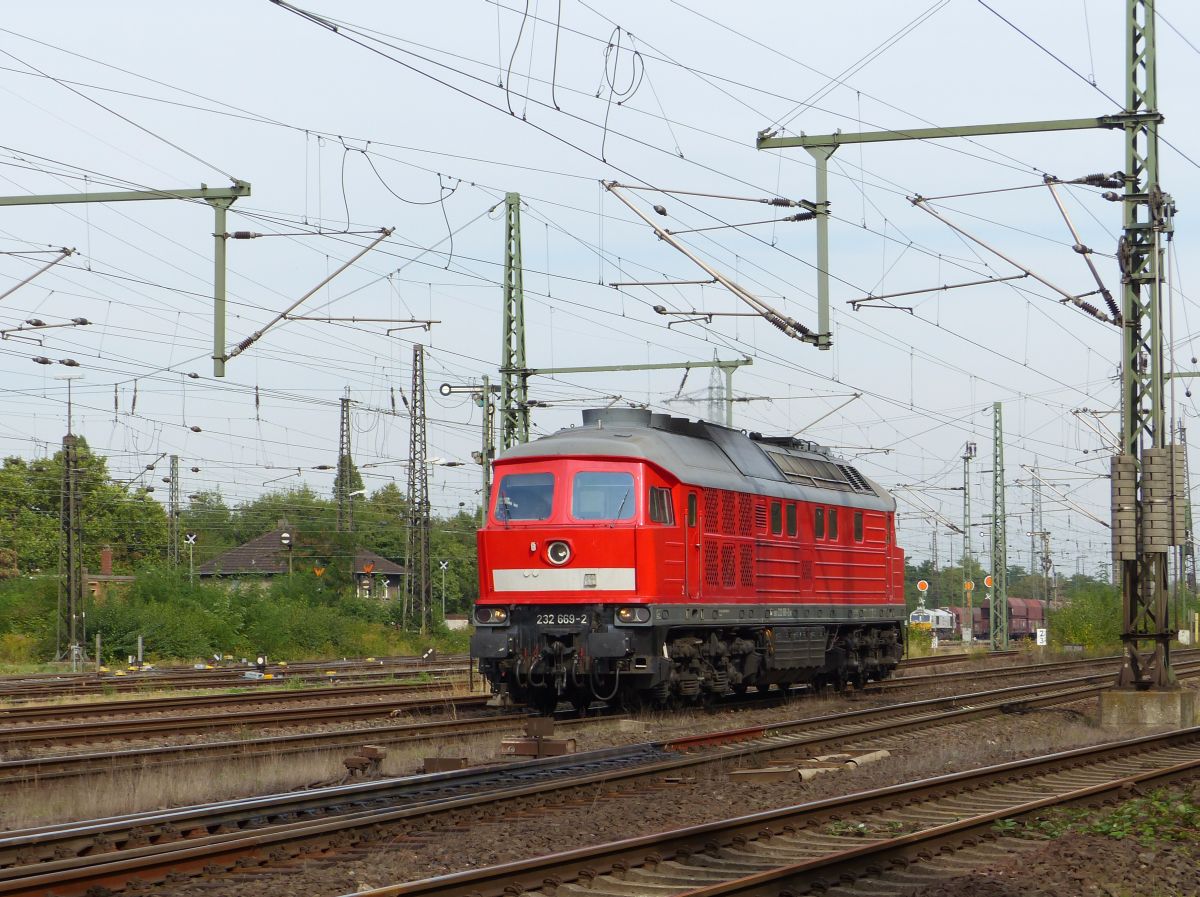 DB Schenker Diesellok 232 669-2 G�terbahnhof Oberhausen West 22-09-2016.

DB Schenker dieselloc 232 669-2 goederenstation Oberhausen West 22-09-2016.