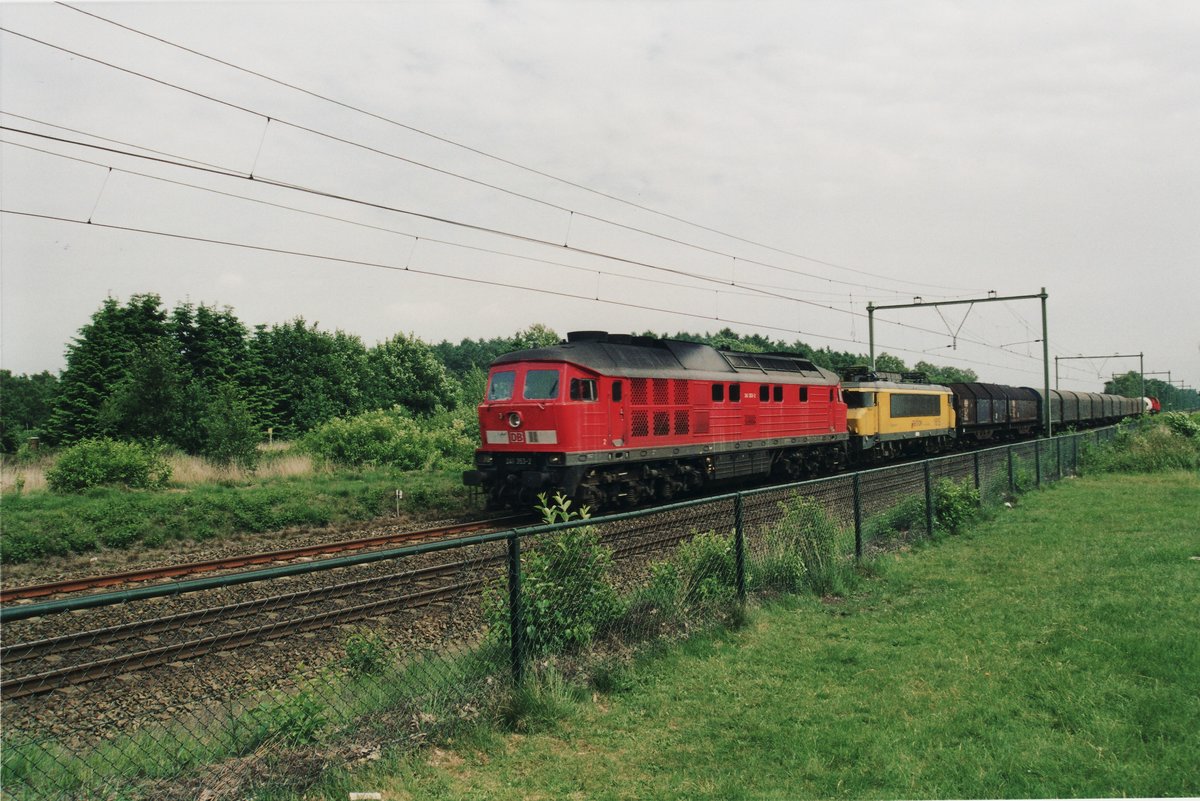 DB Schenker diesellok 241 363-2 Ede NL. Scan und Bild: Hans van der Sluis.


DB Schenker dieselloc 241 363-2 Ede NL. Scan en foto: Hans van der Sluis.