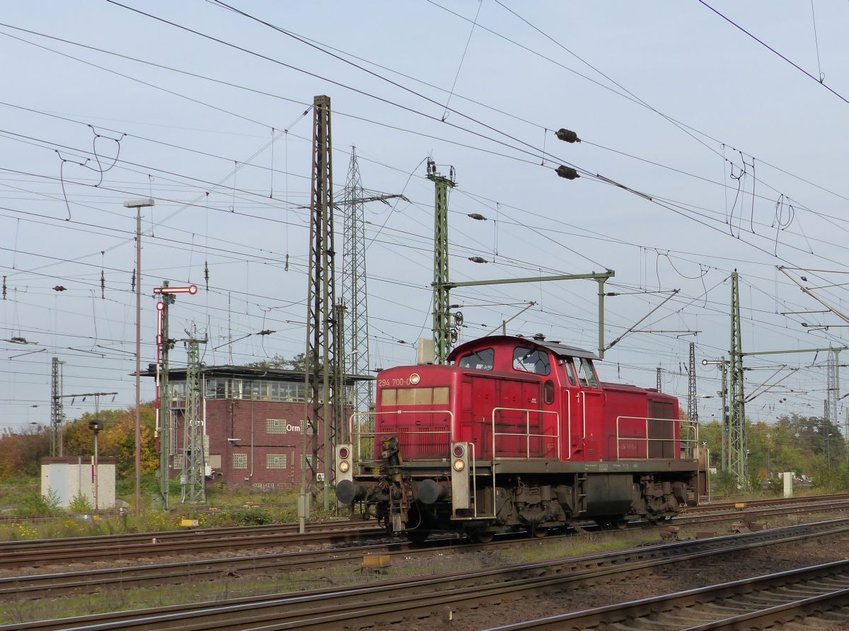 DB Schenker Diesellok 294 700-0 G�terbahnhof Oberhausen West 30-10-2015.

DB Schenker Dieselloc 294 700-0 goederenstation Oberhausen West 30-10-2015.
