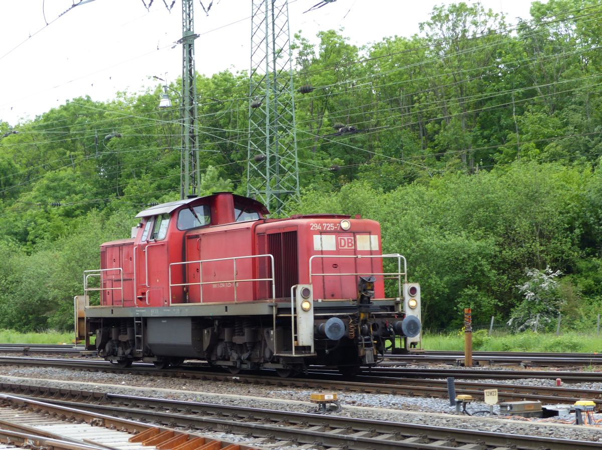 DB Schenker Diesellok 294 725-7 Rangierbahnhof Gremberg, K�ln 20-05-2016.

DB Schenker dieselloc 294 725-7 rangeerstation Gremberg, Keulen 20-05-2016.