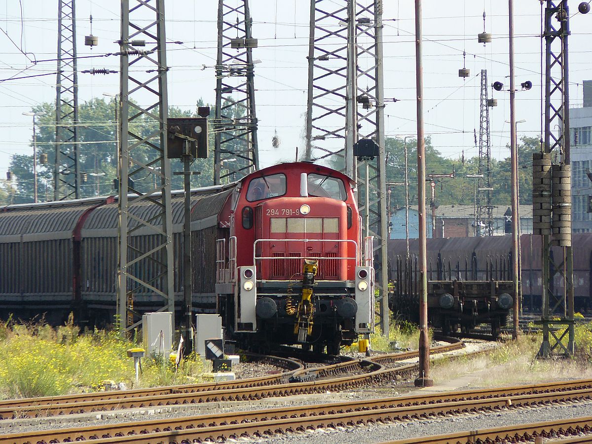 DB Schenker Diesellok 294 791-9 Oberhausen, Deutschland 12-09-2014.

DB Schenker diesellocomotief 294 791-9 Oberhausen, Duitsland 12-09-2014.