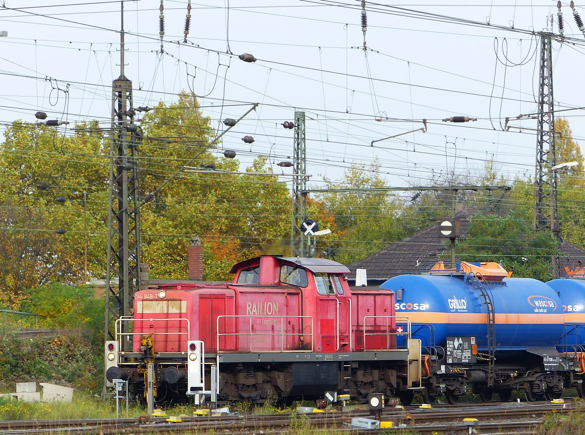 DB Schenker Diesellok 294 848-7 G�terbahnhof Oberhausen West 30-10-2015.

DB Schenker dieselloc 294 848-7 goederenstation Oberhausen West 30-10-2015.