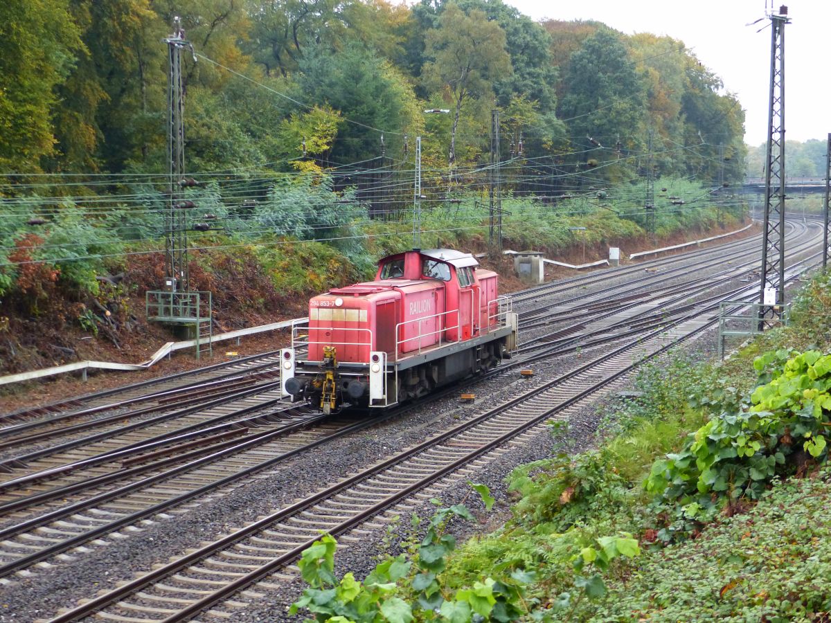 DB Schenker Diesellok 294 853-7 Abzweig Lotharstrasse, Forsthausweg, Duisburg 20-10-2016.

DB Schenker dieselloc 294 853-7 Abzweig Lotharstrasse, Forsthausweg, Duisburg 20-10-2016.
