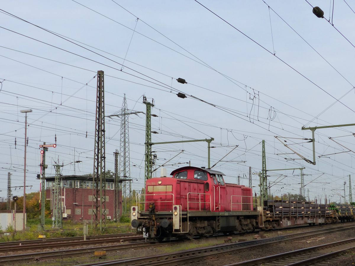 DB Schenker Diesellok 294 906-3 G�terbahnhof Oberhausen West 30-10-2015.

DB Schenker dieselloc 294 906-3 goederenstation Oberhausen West 30-10-2015.