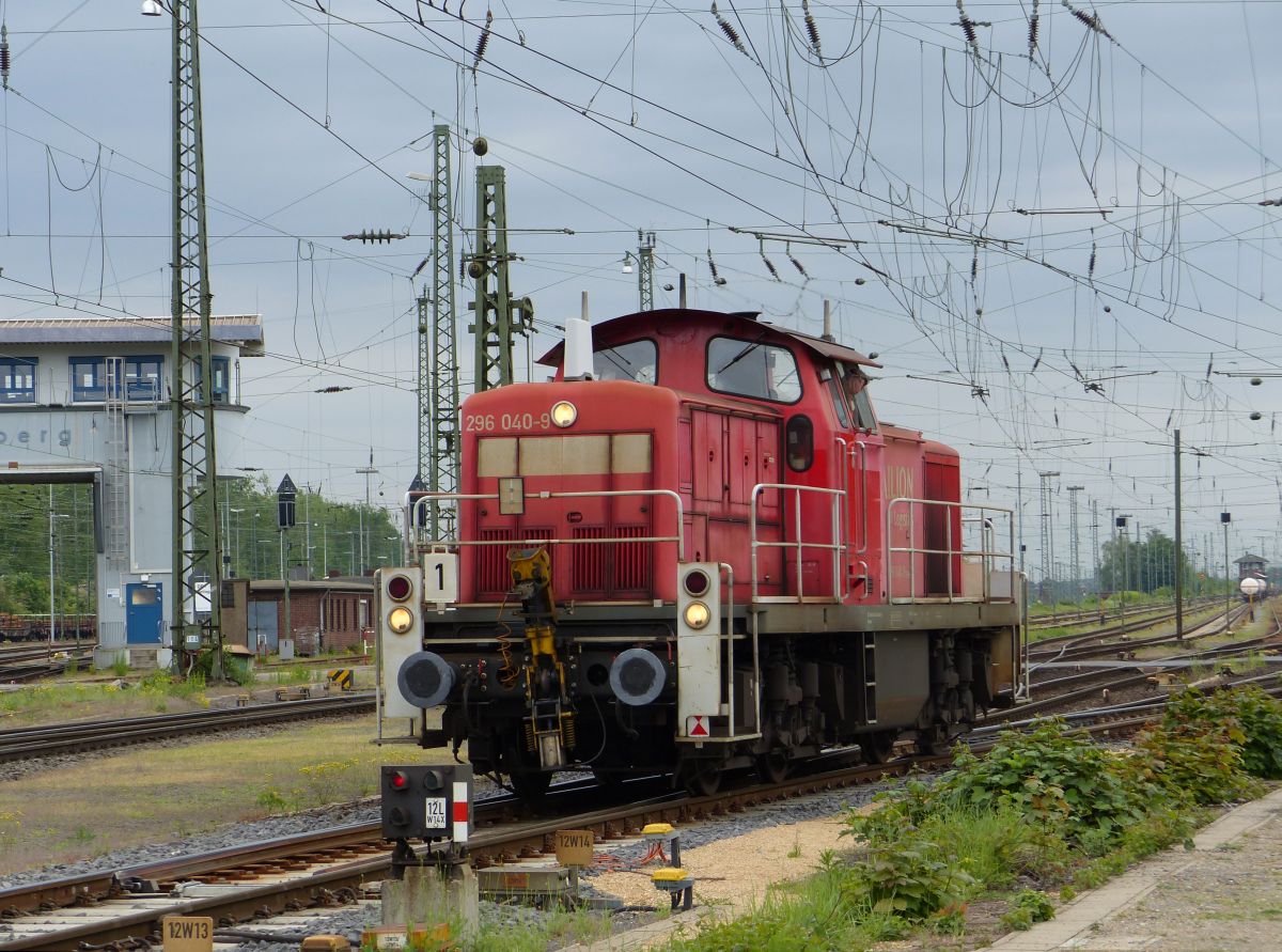 DB Schenker Diesellok 296 040-9 Rangierbahnhof Gremberg. Porzer Ringstra�e, K�ln 20-05-2016.

DB Schenker dieselloc 296 040-9 rangeerstation Gremberg. Porzer Ringstra�e, Keulen 20-05-2016.