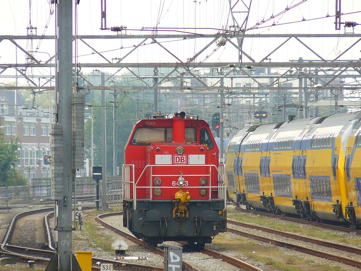 DB Schenker Diesellok 6433  Han . Amsterdam Centraal Station 20-09-2014.

DB Schenker dieselocomotief 6433 genaamd  Han . Westelijk eiland Amsterdam Centraal Station 20-09-2014.