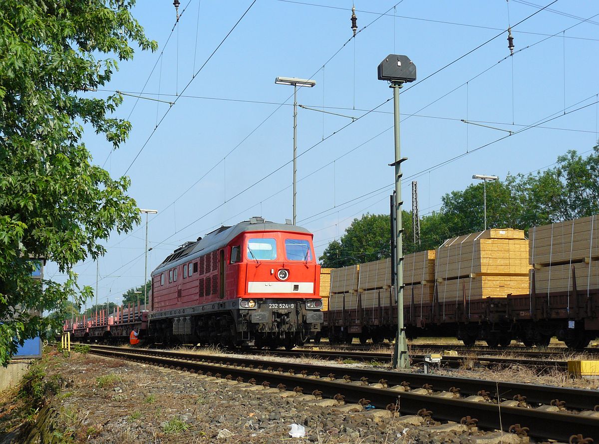 DB Schenker Dieselok 232 524-9 mit een G�terzug. Oberhausen Osterfeld 03-07-2015.

DB Schenker loc 232 524-9 met een goederentrein. Oberhausen Osterfeld 03-07-2015.
