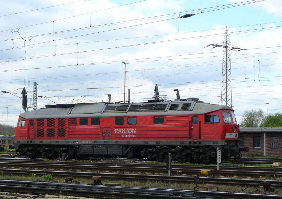 DB Schenker Dieselok 232 568-6 Oberhausen West 18-04-2015.

DB Schenker diesellocomotief 232 568-6 rangeerterrrein Oberhausen West, Duitsland 18-04-2015.