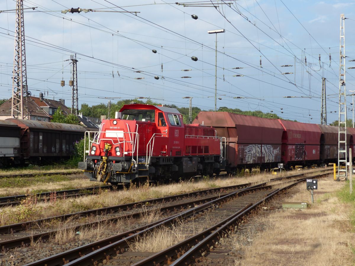 DB Schenker Gravita 10BB Dieselloc 261 085-5. Bahnbetriebswerk Oberhausen Osterfeld 08-07-2016.

DB Schenker Gravita 10BB dieselloc 261 085-5. Bahnbetriebswerk Oberhausen Osterfeld 08-07-2016.