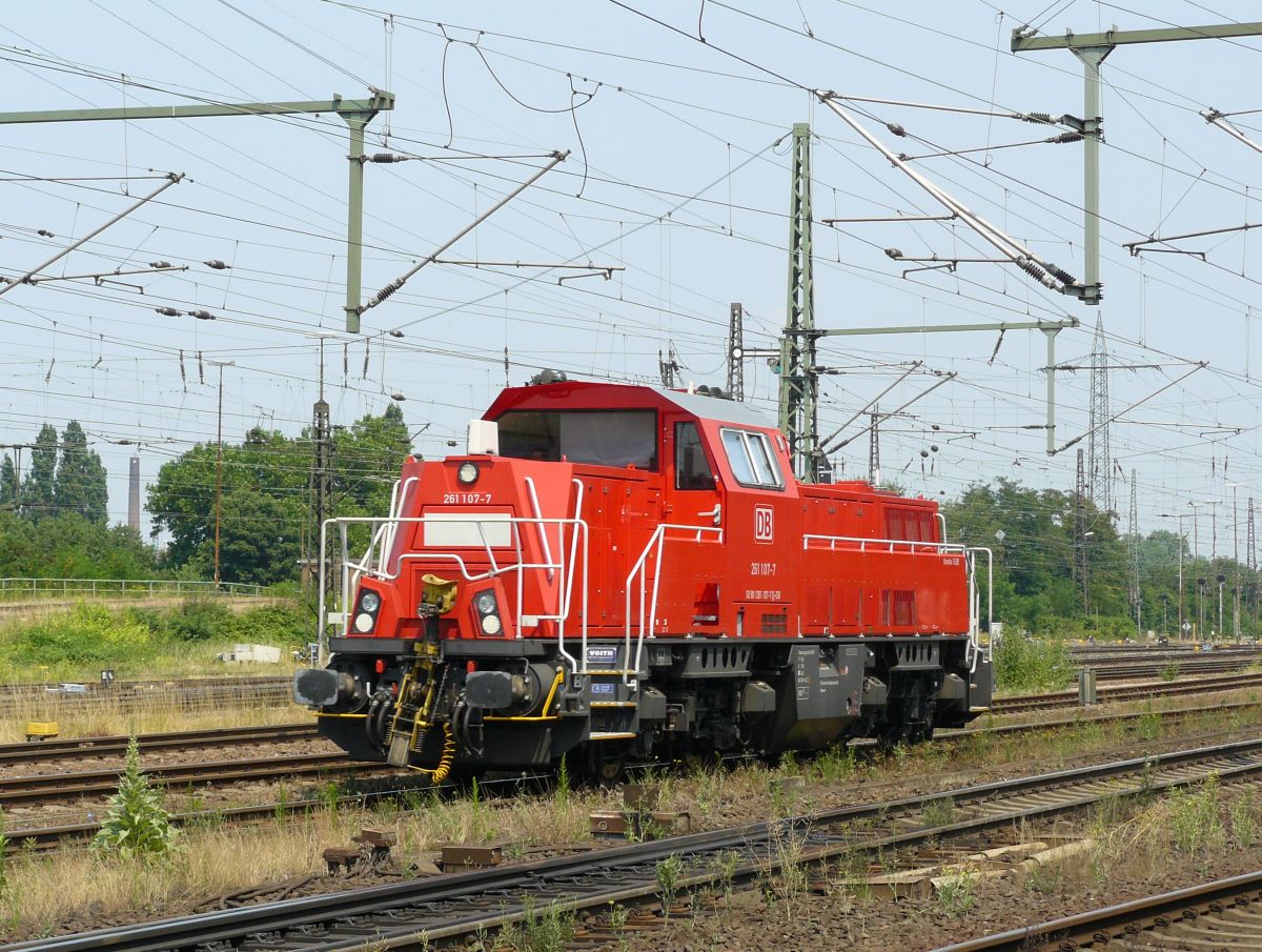 DB Schenker Gravita 10BB Diesellok 261 107-7, Oberhausen West 03-07-2015.

DB Schenker dieselloc 261 107-7 type Gravita 10BB, Oberhausen West 03-07-2015.