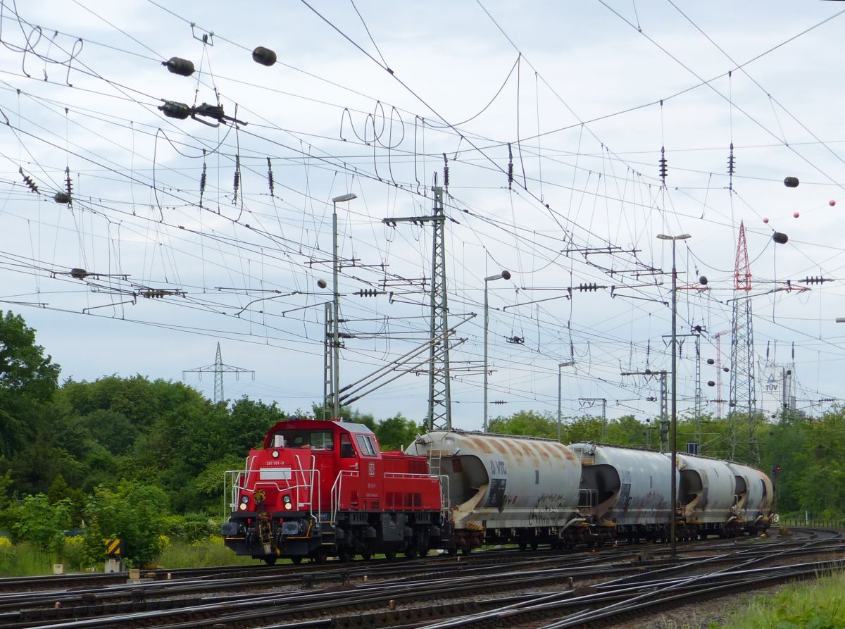 DB Schenker Gravita 10BB Diesellok 261 101-0 Rangierbahnhof Gremberg, Porzer Ringstra�e, K�ln 20-05-2016.

DB Schenker Gravita 10BB dieselloc 261 101-0 rangeerstation Gremberg, Porzer Ringstra�e, Keulen 20-05-2016.