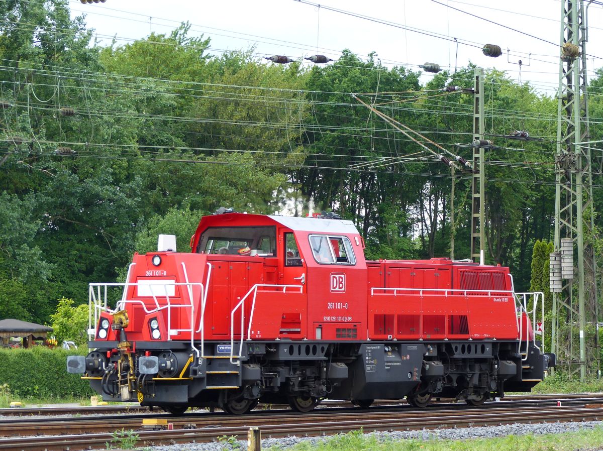 DB Schenker Gravita 10BB Diesellok 261 101-0 Rangierbahnhof Gremberg, Porzer Ringstra�e, K�ln 20-05-2016.

DB Schenker dieselloc 261 101-0 type Gravita 10BB rangeerstation Gremberg, Porzer Ringstra�e, Keulen 20-05-2016.