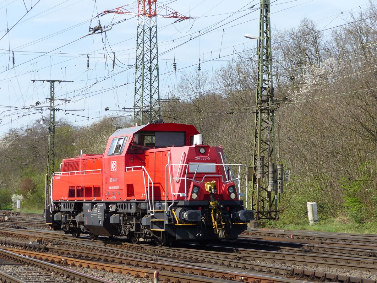 DB Schenker Gravita 10BB Diesellok 261 085-5. Rangierbahnhof K�ln Gremberg 31-03-2017.

DB Schenker dieselloc 261 085-5 type Gravita 10BB. Rangeerstation Keulen Gremberg 31-03-2017.