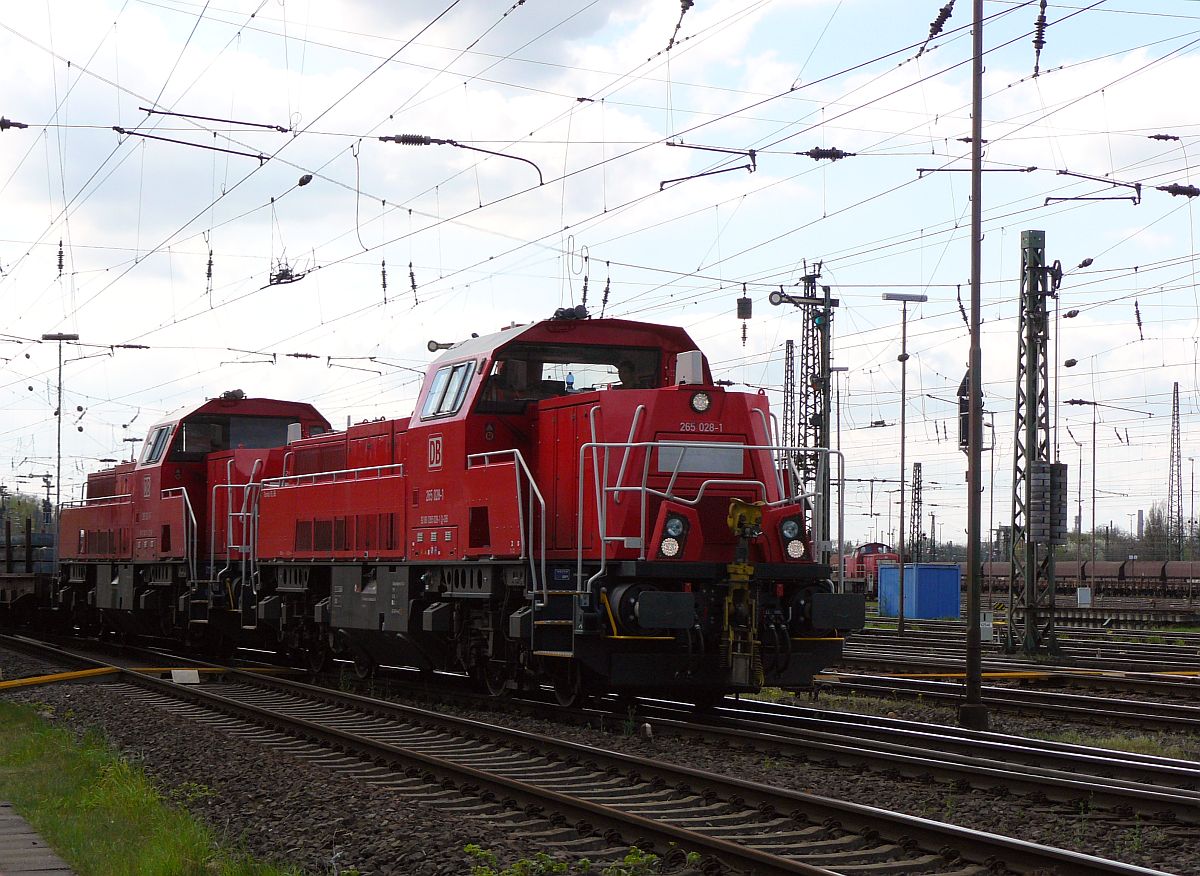 DB Schenker Gravita 15L BB Diesellok 265 028-1 Baujahr 2013. Oberhausen West 18-04-2015.

DB Schenker Gravita 15L BB diesellocomotief 265 028-1 bouwjaar 2013. Oberhausen West 18-04-2015.