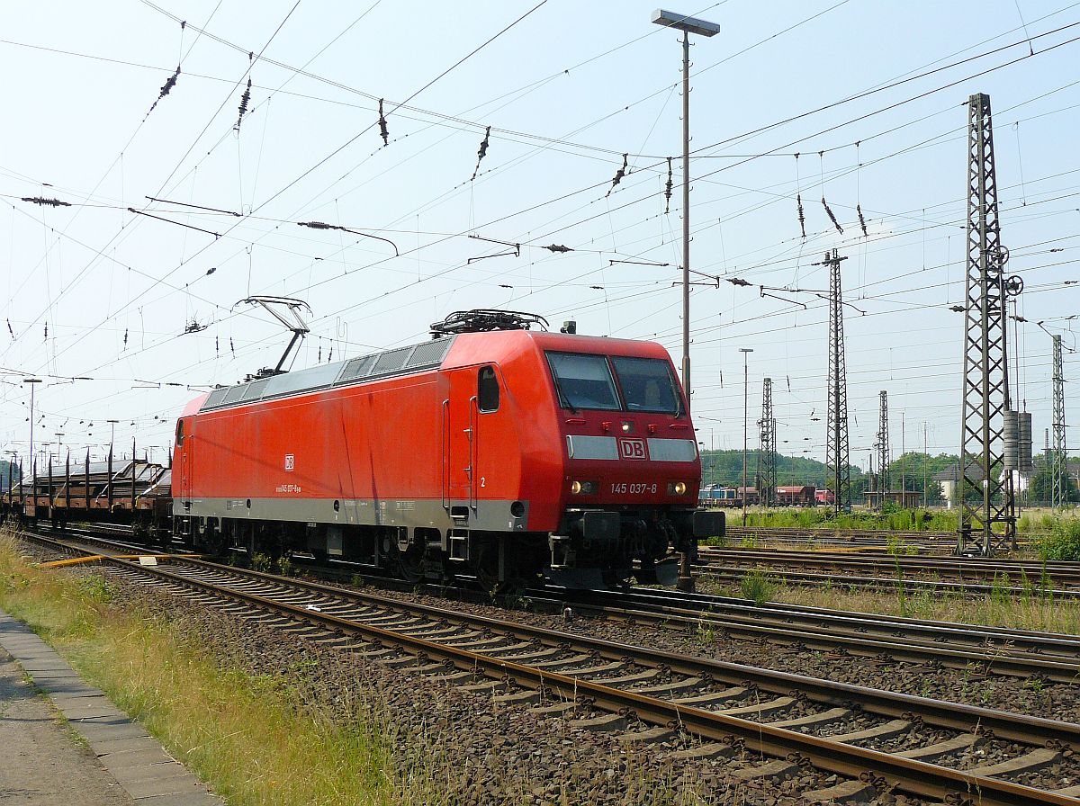 DB Schenker Lok 145 037-8, Oberhausen West am 03-07-2015.

DB Schenker locomotief 145 037-8, Oberhausen West 03-07-2015.