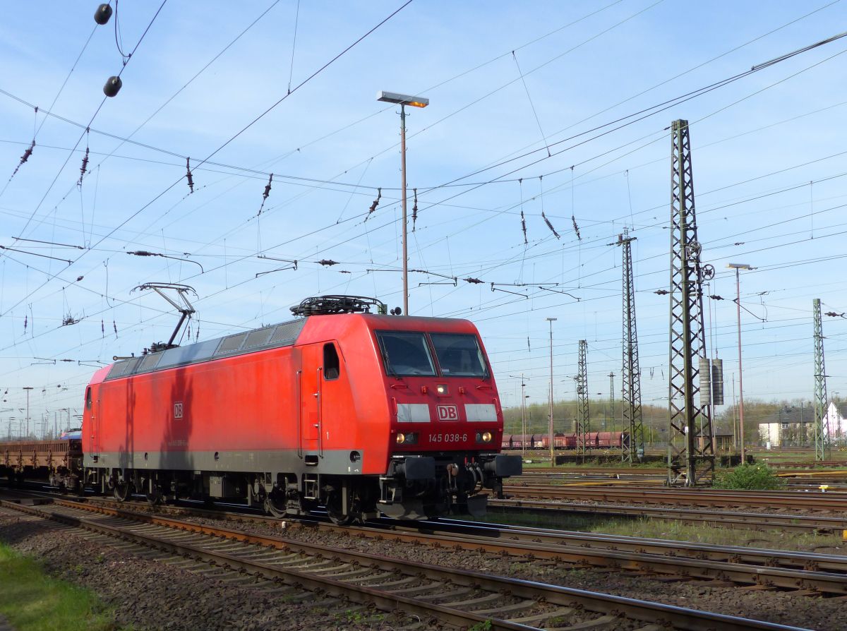 DB Schenker Lok 145 038-6 G�terbahnhof Oberhausen West 31-03-2017.

DB Schenker loc 145 038-6 goederenstation Oberhausen West 31-03-2017.