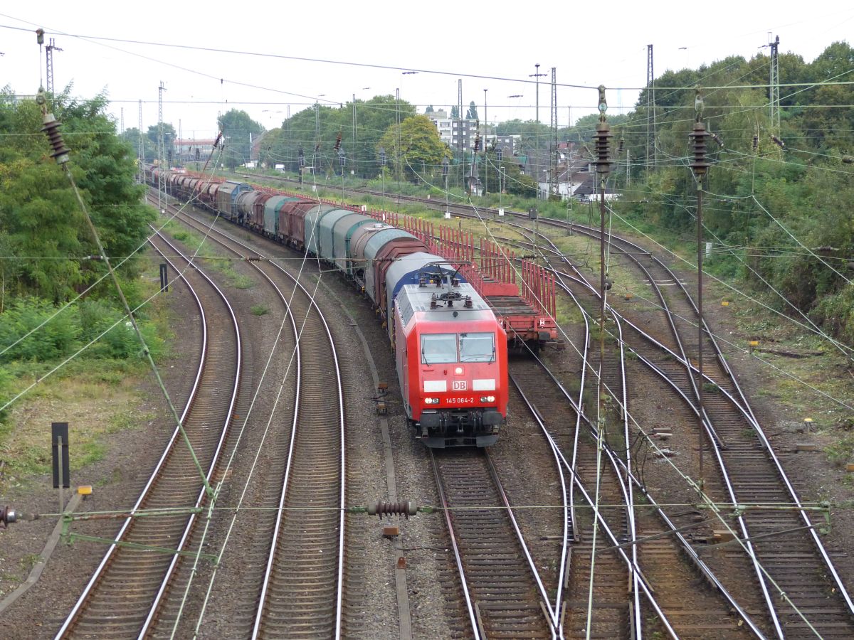 DB Schenker Lok 145 064-2 bei Oberhausen Osterfeld S�d. Wittekindstrasse, Oberhausen 22-09-2016.

DB Schenker loc 145 064-2 bij Oberhausen Osterfeld S�d. Wittekindstrasse, Oberhausen 22-09-2016.