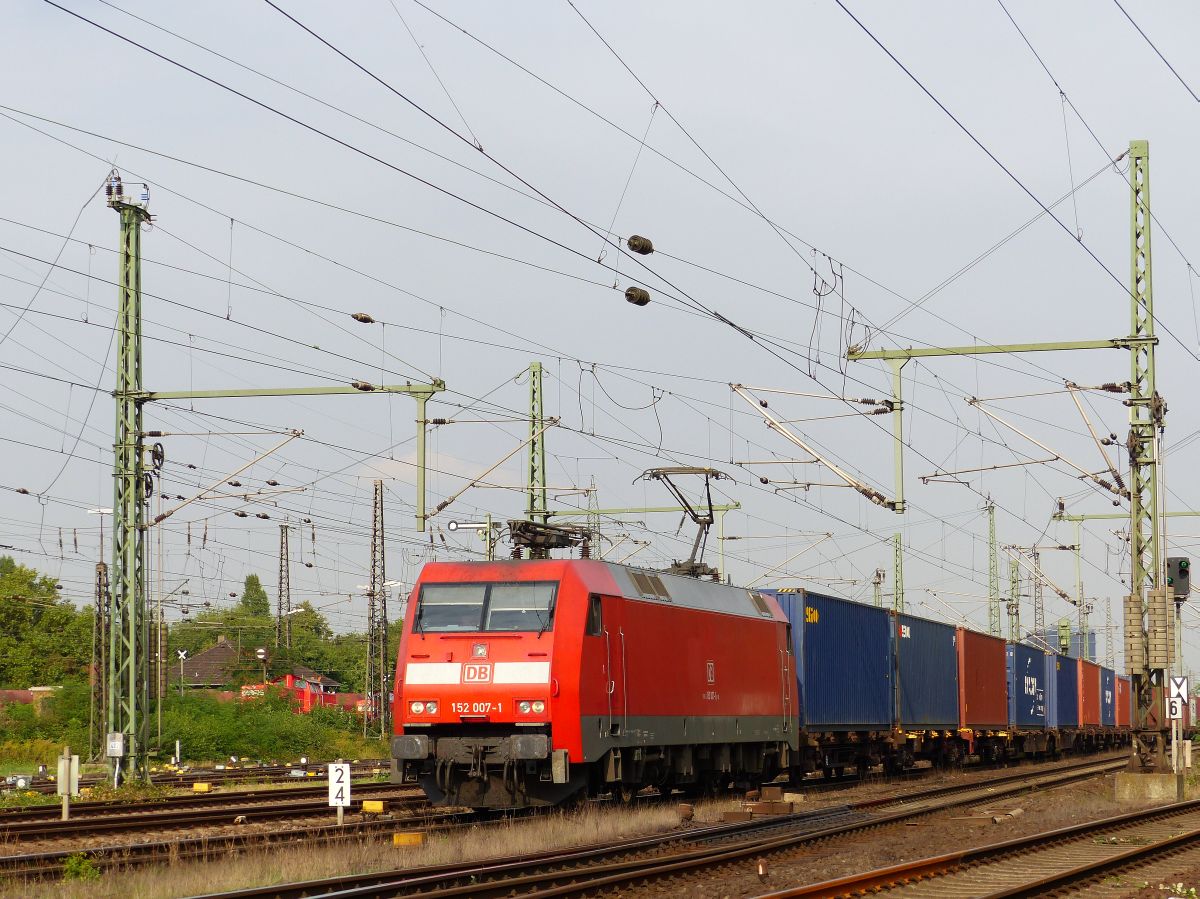 DB Schenker Lok 152 007-1 G�terbahnhof Oberhausen West 22-09-2016.

DB Schenker loc 152 007-1 goederenstation Oberhausen West 22-09-2016.
