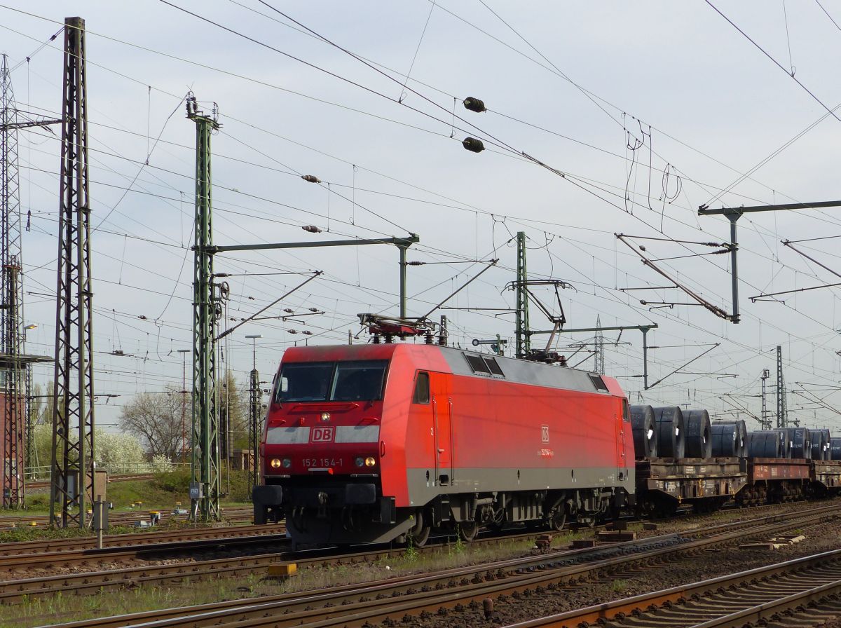 DB Schenker Lok 152 154-1 G�terbahnhof Oberhausen West 31-03-2017.

DB Schenker loc 152 154-1 goederenstation Oberhausen West 31-03-2017.
