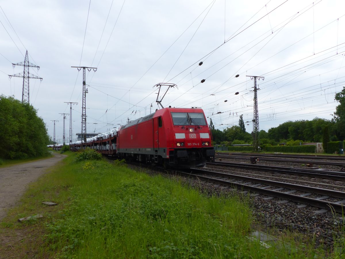 DB Schenker Lok 185 374-6 Rangierbahnhof K�ln Gremberg, Porzer Ringstra�e, K�ln 20-05-2016.

DB Schenker loc 185 374-6 rangeerstation Keulen Gremberg, Porzer Ringstra�e, Keulen 20-05-2016.