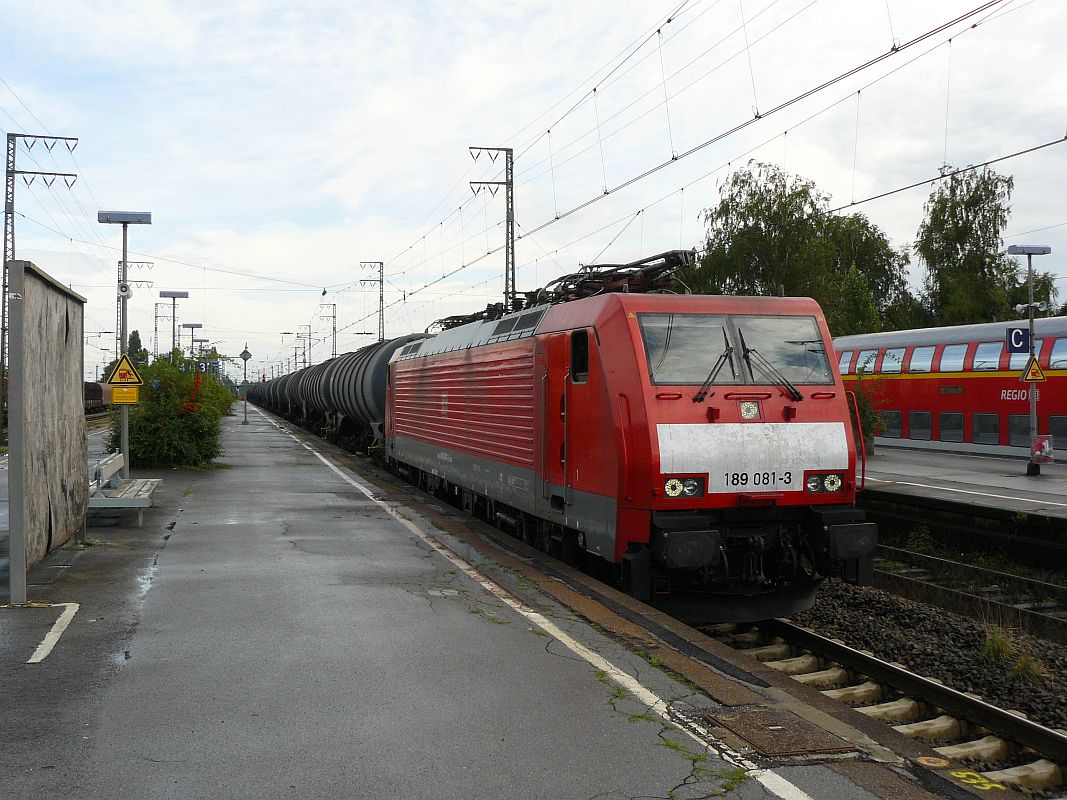 DB Schenker Lok 189 081-3 Gleis 3 Emmerich 11-09-2013.

DB Schenker locomotief 189 081-3 met ketelwagentrein over spoor 3 in Emmerich 11-09-2013.