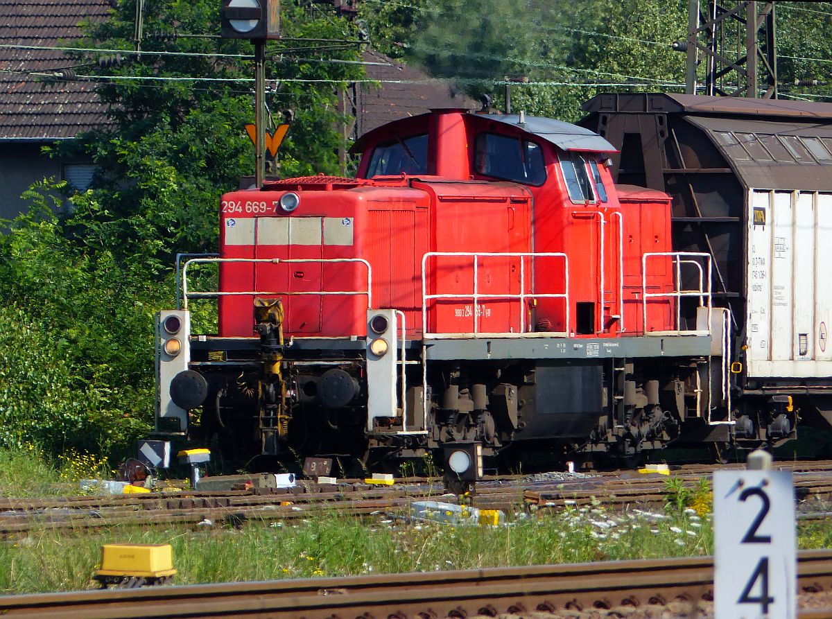 DB Schenker Lok 294 669-7 Oberhausen West am 11-09-2015.

DB Schenker loc 294 669-7 Oberhausen West 11-09-2015.