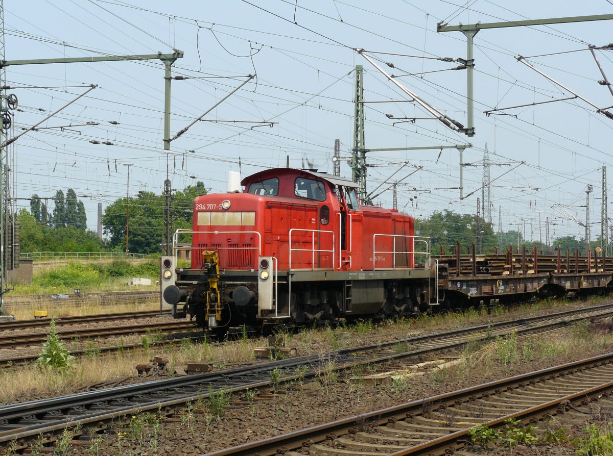 DB Schenker Lok 294 707-5 Oberhausen West 03-07-2015.

DB Schenker loc 294 707-5 Oberhausen West 03-07-2015.