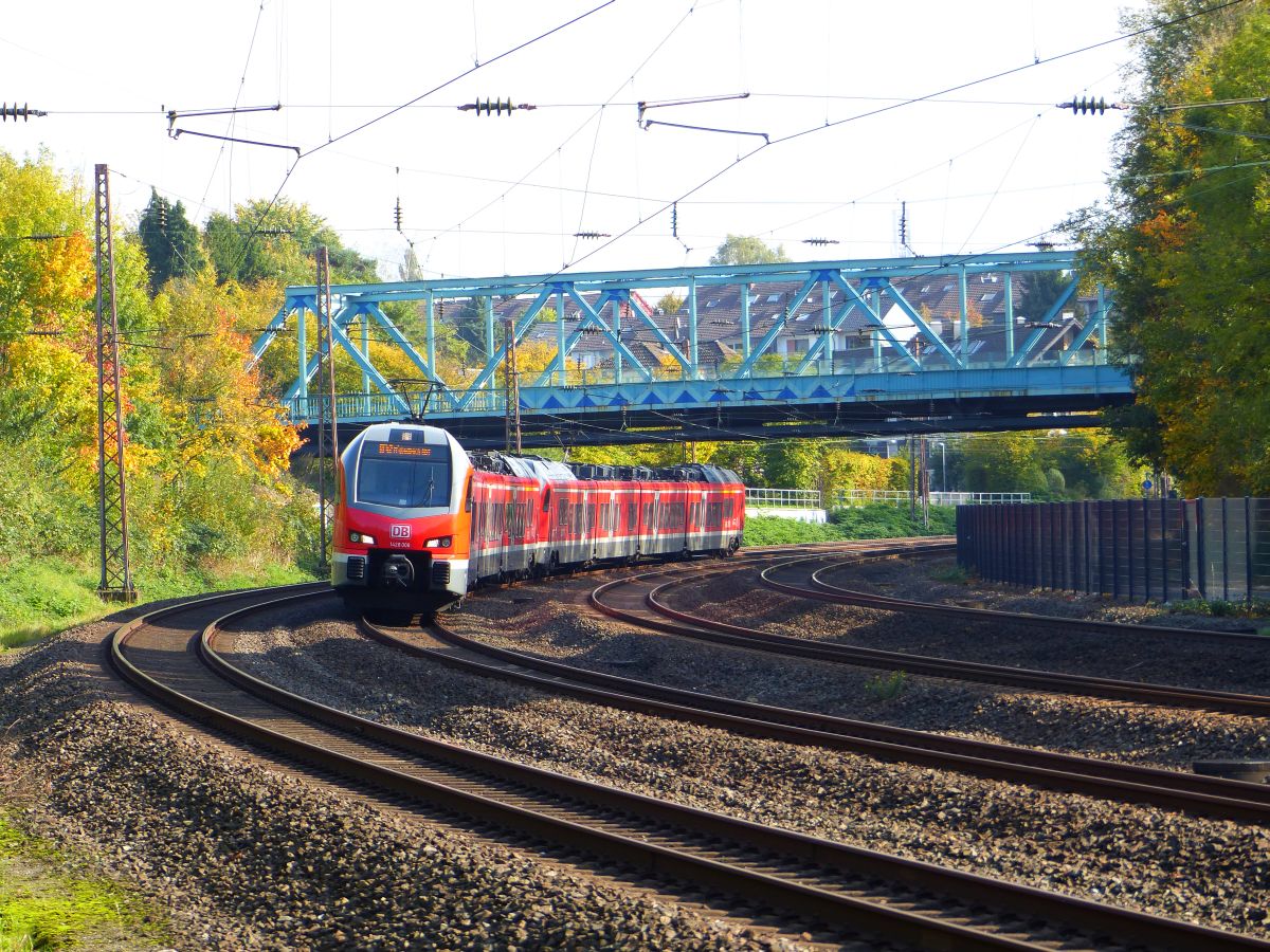 DB Triebzug 1428 006-9 und 1428 XXX M�lheim an der Ruhr 13-10-2017.

DB treinstel 1428 006-9 en 1428 XXX M�lheim an der Ruhr 13-10-2017.