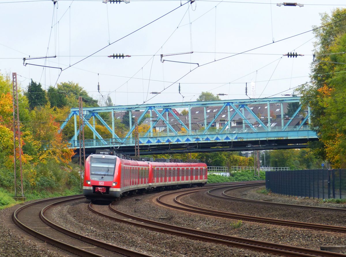 DB Triebzug 422 084-4 en 422 579-3 M�lheim an der Ruhr 13-10-2017.

DB treinstel 422 084-4 en 422 579-3 M�lheim an der Ruhr 13-10-2017.