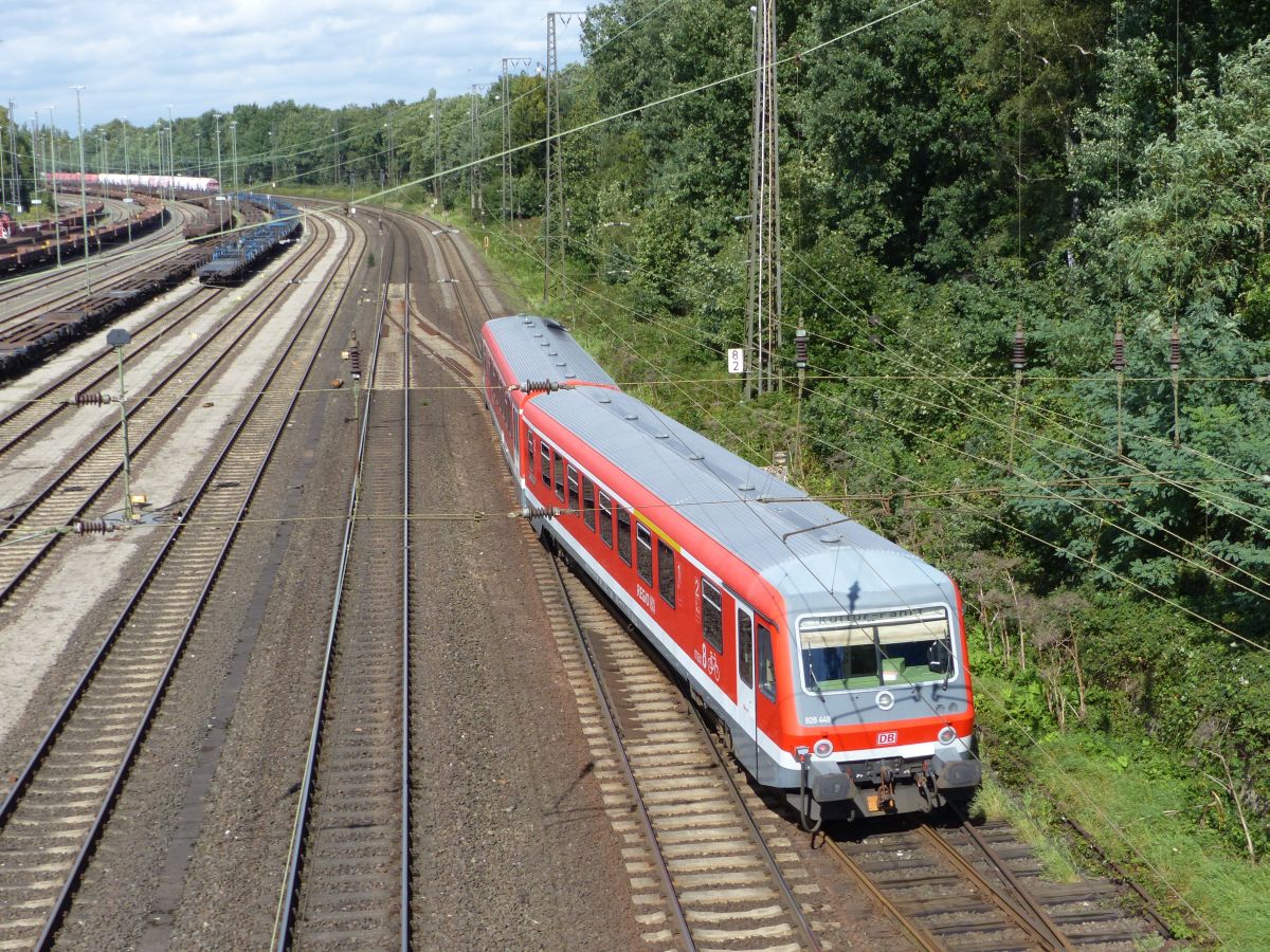 DB TW 628/928 449 verl�sst Duisburg Entfang 14-09-2017.

DB dieseltreinstel 628/928 449 verlaat Duisburg Entfang 14-09-2017.