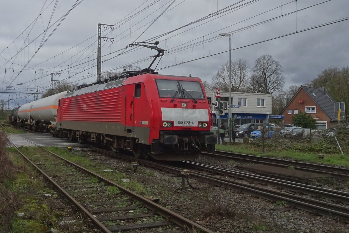 DBC 189 028 durchfahrt Emerich am 16 Marz 2024 mit ein Mischguterzug.