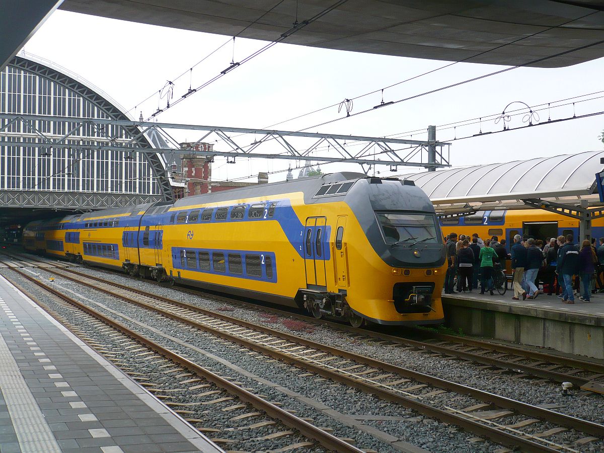 DD-IRM-IV TW 9579 Gleis 2 Amsterdam Centraal Station 04-06-2014.

DD-IRM-IV treinstel 9579 spoor 2 Amsterdam Centraal Station 04-06-2014.