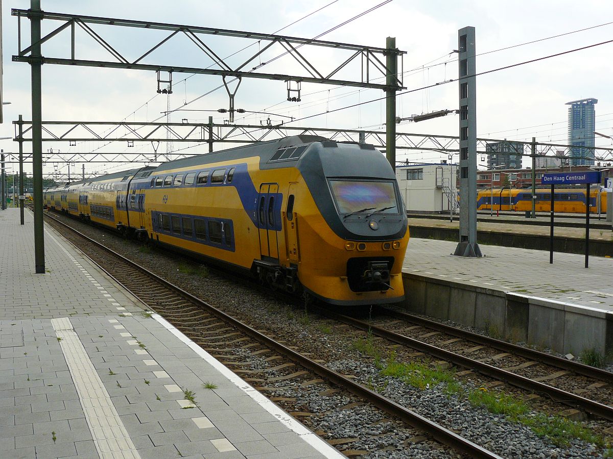DD-IRM TW 8743 Gleis 9 Den Haag Centraal Station 21-08-2015.

DD-IRM 8743 spoor 9 Den Haag Centraal Station 21-08-2015.