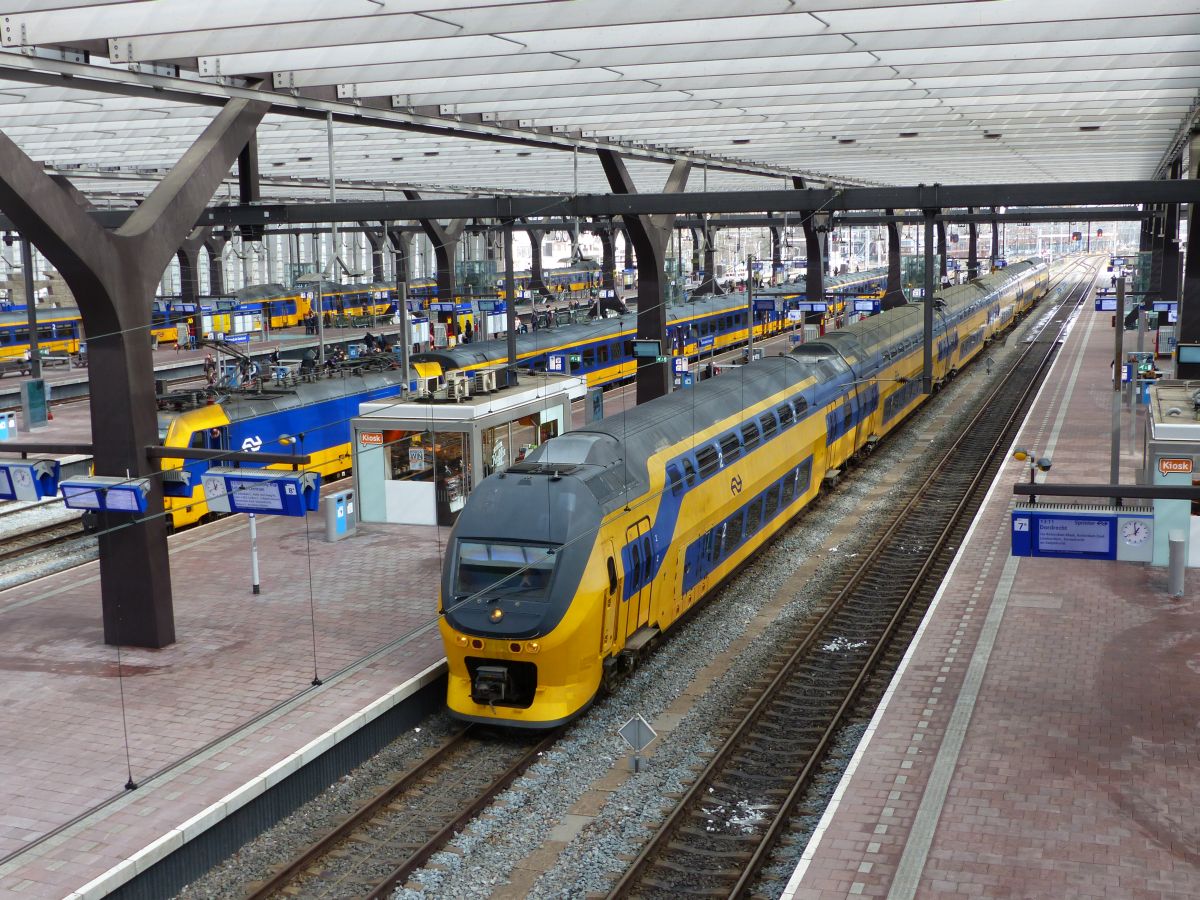 DD-IRM-VI TW Gleis 8 Rotterdam Centraal Station 22-03-2018.

DD-IRM-VI treinstel spoor 8 Rotterdam CS 22-03-2018.