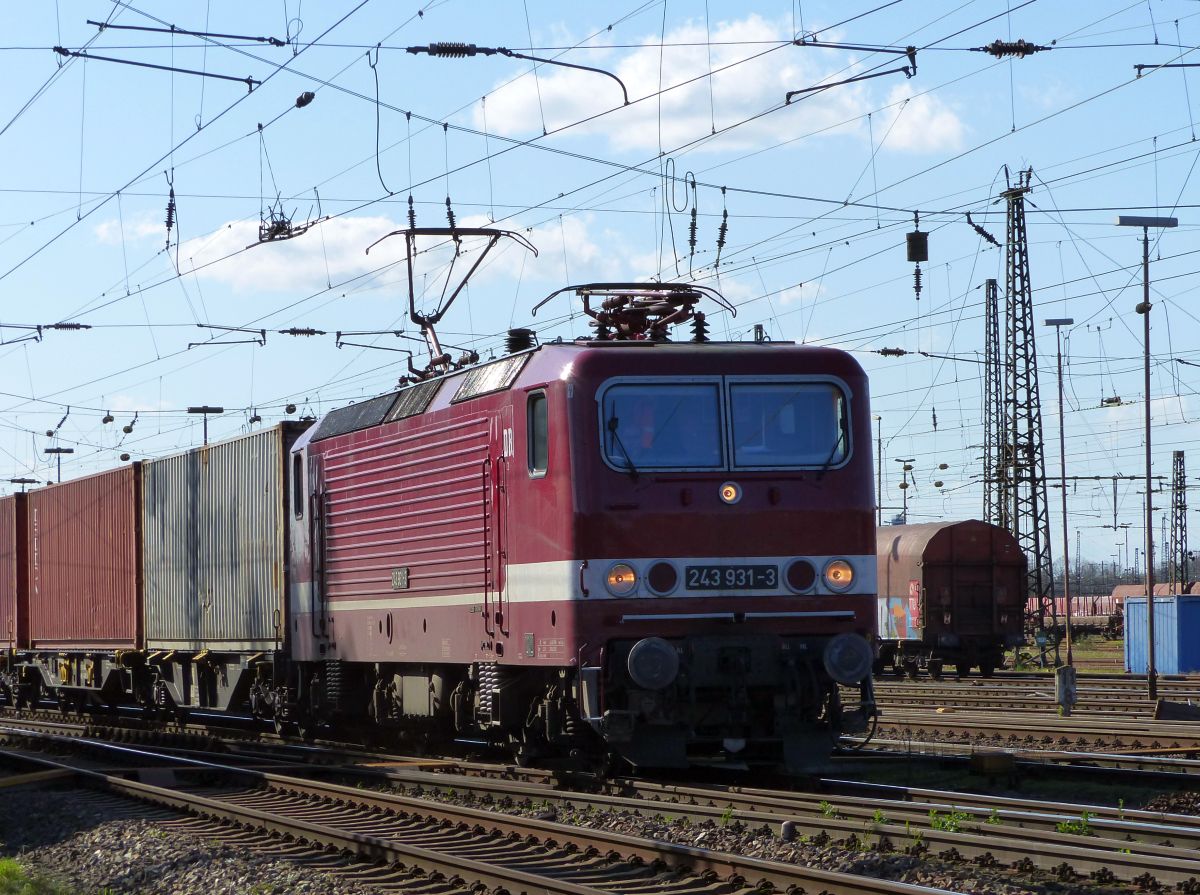 Delta Rail Lokomotive 243 931-3 (91 80 6143 931-4 D-DELTA) G�terbahnhof Oberhausen West 12-03-2020.

Delta Rail locomotief 243 931-3 (91 80 6143 931-4 D-DELTA) goederenstation Oberhausen West 12-03-2020.