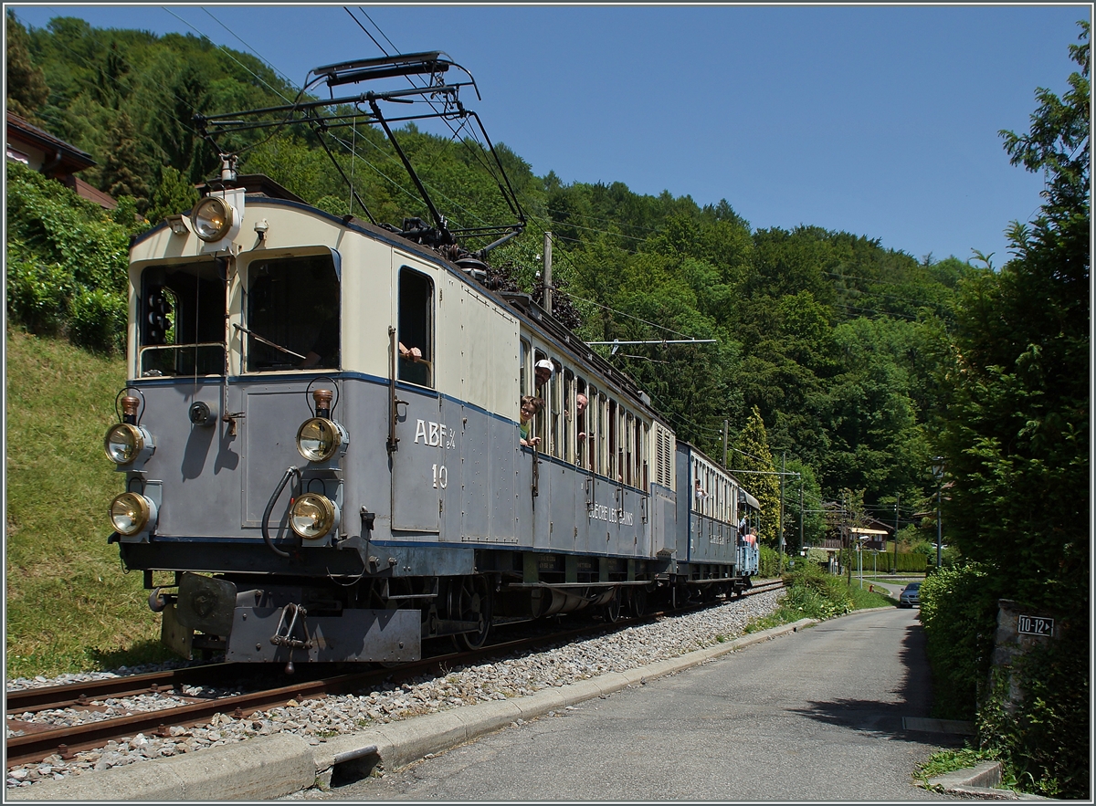 Der ABFe 2/4 N° 10 der Leukerbadbbahn (LLB) erricht in Kürze Blonay.
Pingstfestival der B-C
9. Juni 2014