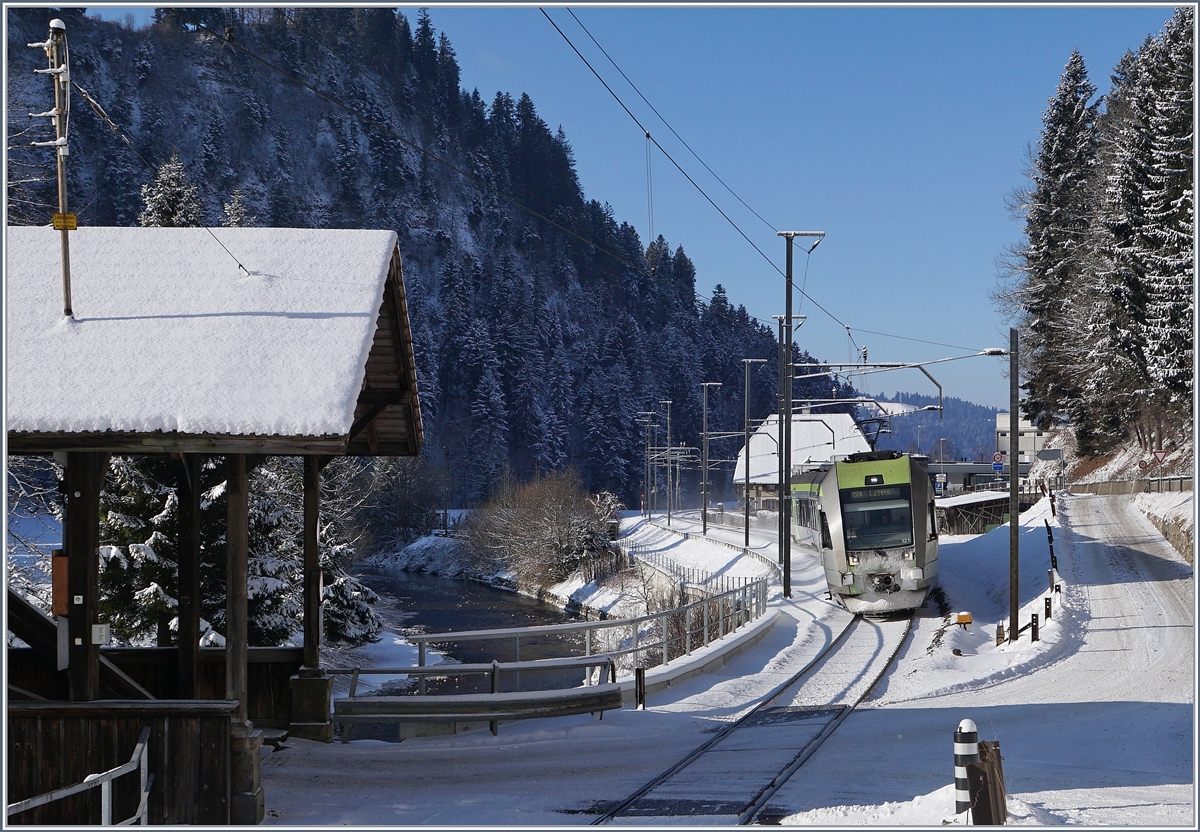 Der BLS RABe 535 121 (Lötschberger) ausgangs Trubschachen auf dem Weg nach Luzern als RE 4369.
6. Jan. 2017