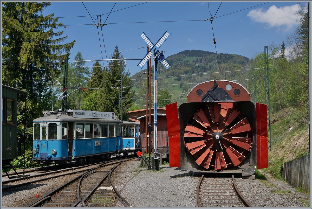 Der Ce 2/3 28 aus Lausanne hat bei der Blonay-Chamby Bahn eine neuen Heimat gefunden.
Chaulin, den 8. Mai 2016