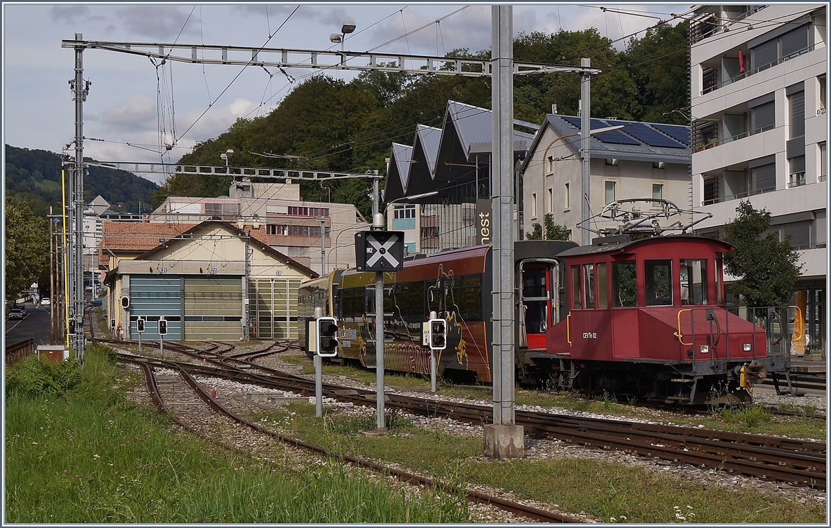 Der CEV Te 82 steht mit zwei  Lenker Pendel  Steuerwagen in Vevey.

9. Sept. 2019 